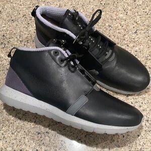 Men’s 9.5 Nike Roshe Run NM Sneaker Boot Black Gray Leather 684704-001
